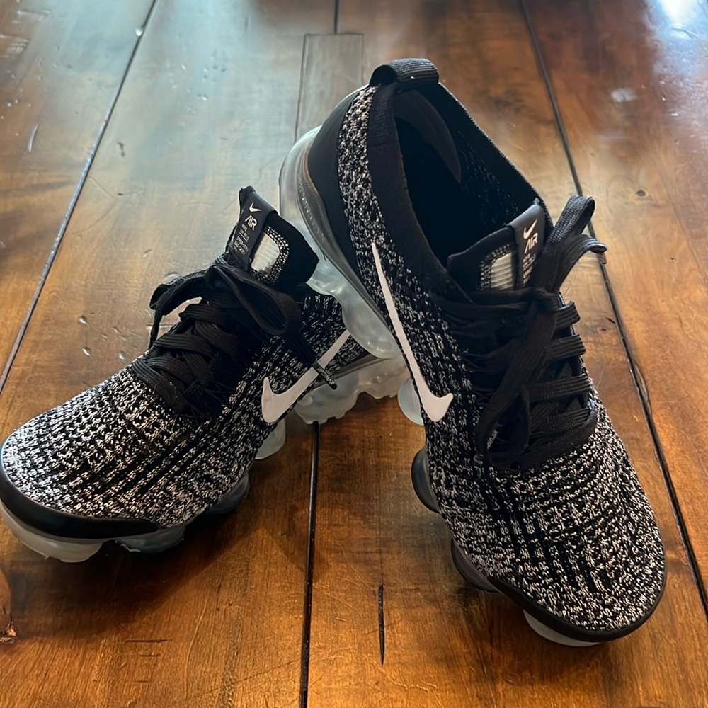 Nike VaporMax Sz 7 - Excellent Condition